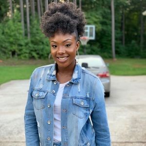 Meet your Posher, Whitney